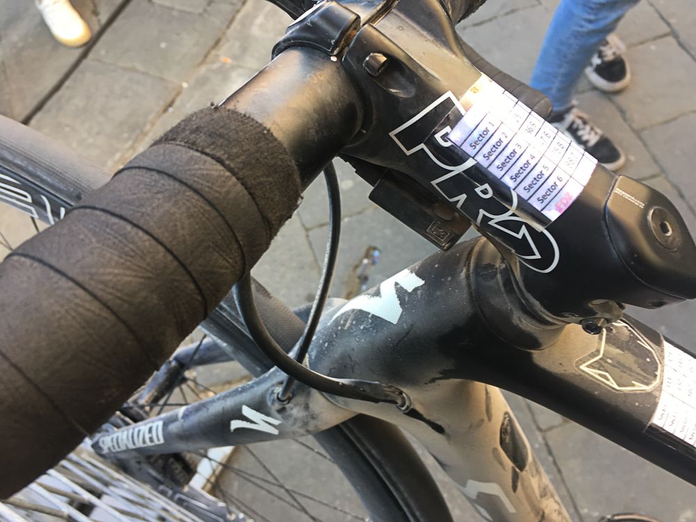 Julian Alaphilippe&rsquo;s Supacaz bar tape had cloth-finish for extra grip