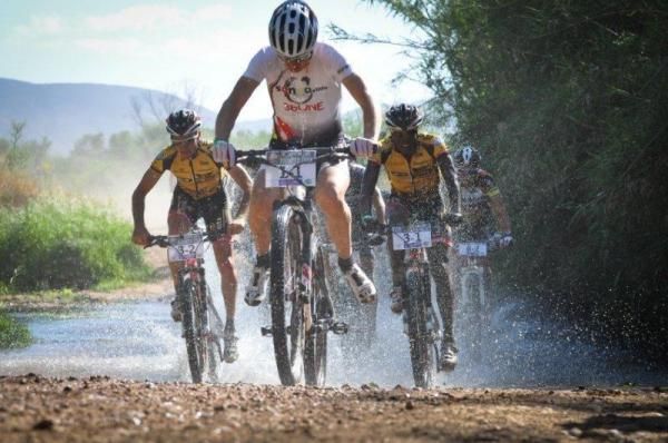 Christoph Sauser keeps dry