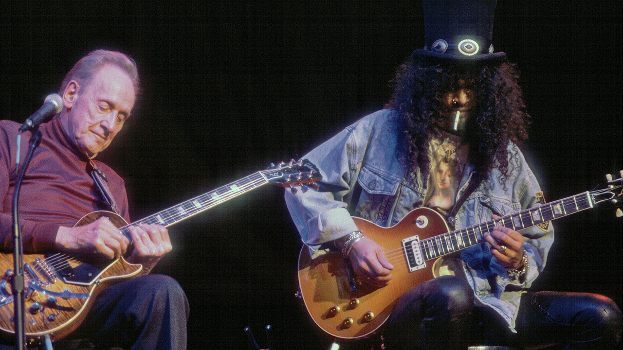 Les Paul and Slash play guitars together at the House of Blues, Chicago, Illinois, December 2, 1996.