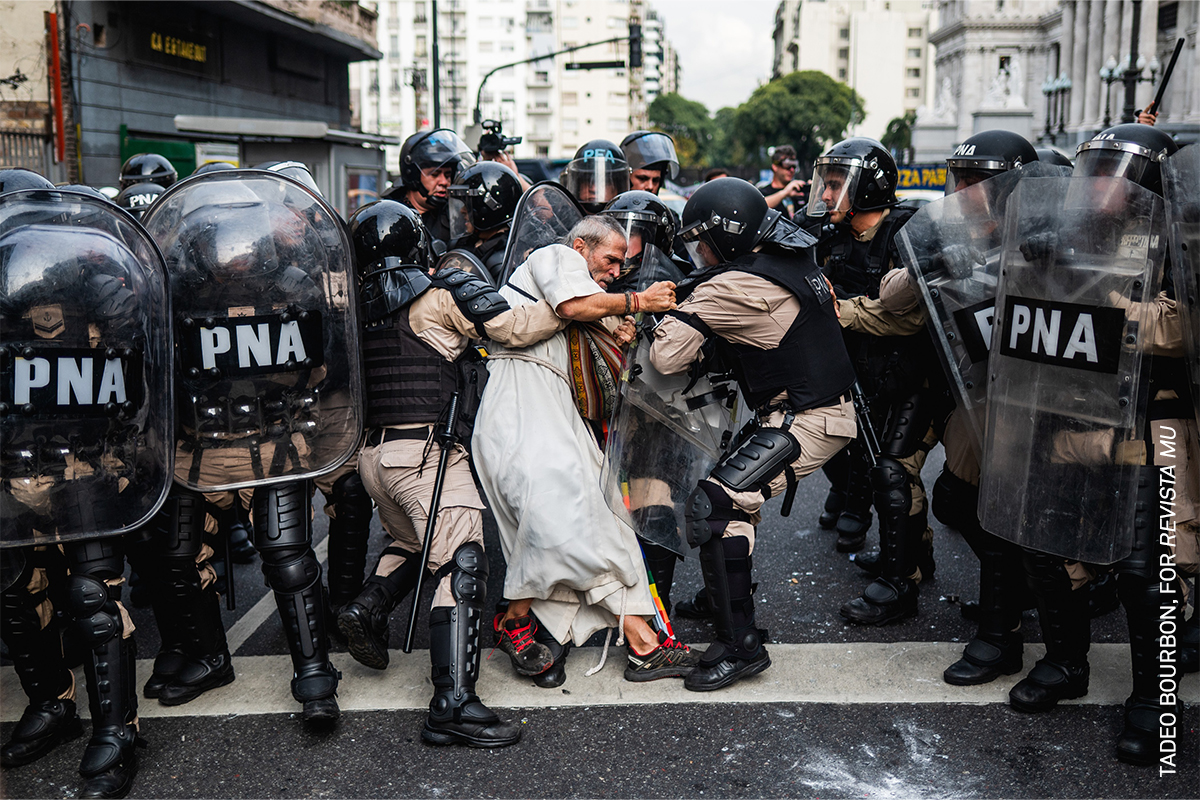 Police detain Father Jorge &amp;ldquo;Chueco&amp;rdquo; Romero during a pensioners&amp;rsquo; protest. Members of the &amp;ldquo;Opci&amp;oacute;n por los Pobres&amp;rdquo; (Option for the Poor) clergy have joined weekly demonstrations against pension freezes
