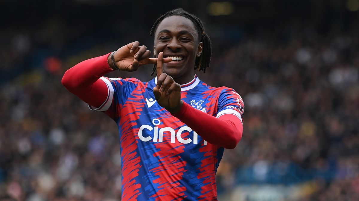  Crystal Palace player Eberechi Eze celebrates ahead of the Crystal Palace vs Leicester City live stream