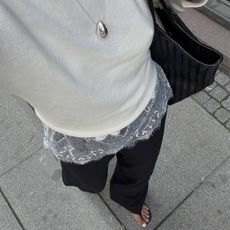@ingridedvinsen in a relaxed trousers and flip flops outfit for spring 2026