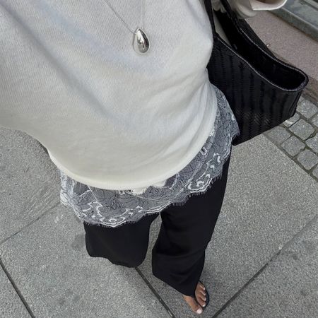 @ingridedvinsen in a relaxed trousers and flip flops outfit for spring 2026
