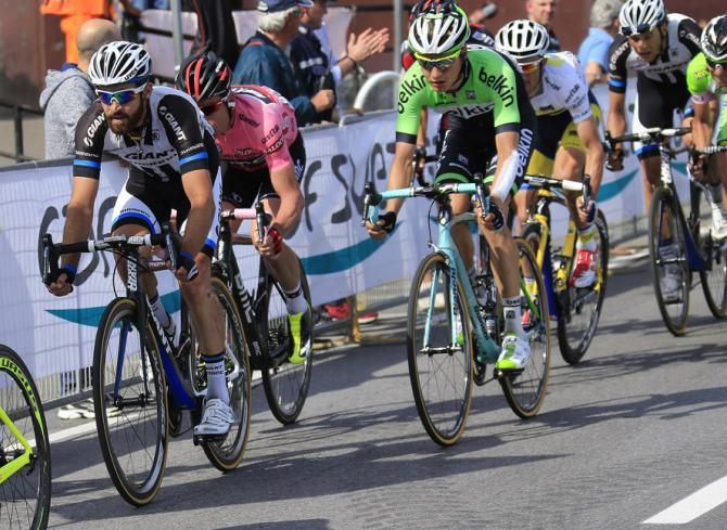 Simon Geschke takes to the front for the sprint