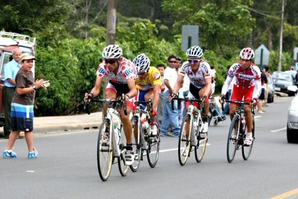 Brenes is kept out of the win as he battles at the front of the field.