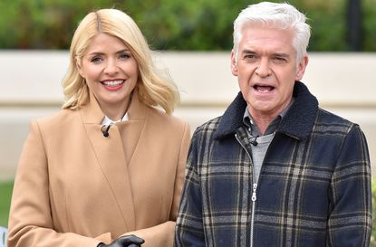 holly willoughby phillip schofield replaced this morning