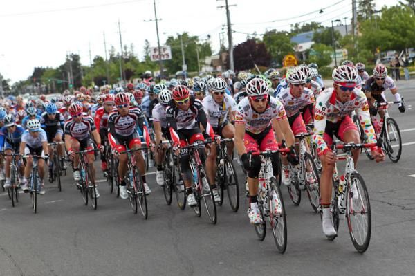 Jelly Belly comes to the front as the race gets closer to town.