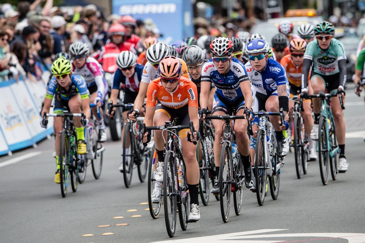Evelyn Stevens (Boels Dolmans) leads the pack on the final laps