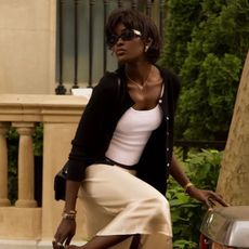 A woman posing on the street in an autumn outfit with a shaggy bob hairstyle