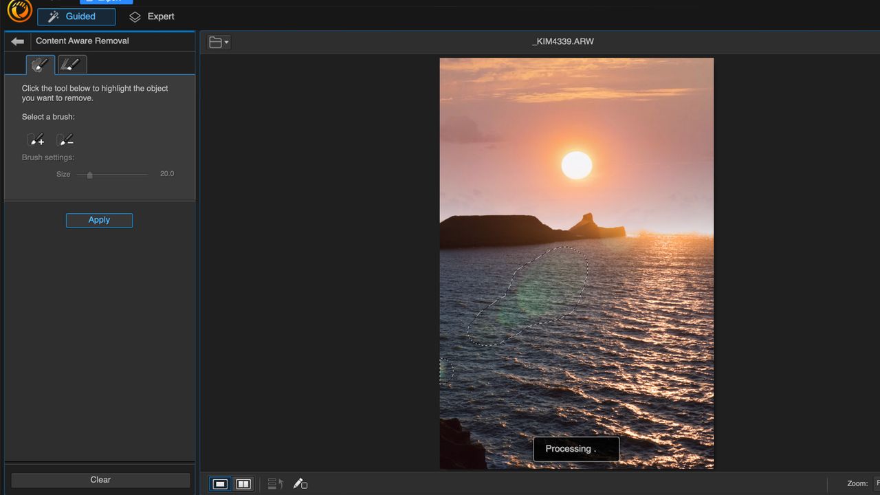 Image shows the content aware removal tool being used in CyberLink PhotoDirector 365