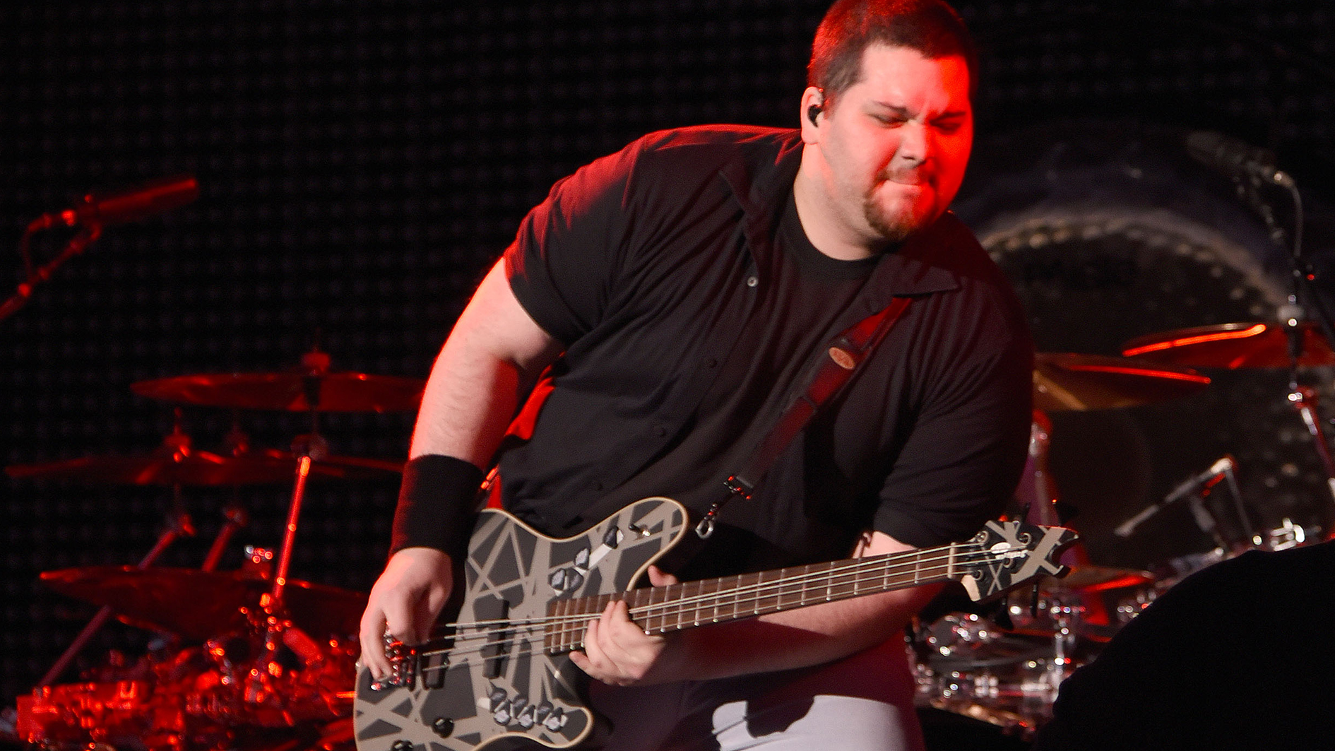 Wolfgang Van Halen Drops Hard Riffing New Mammoth Wvh Single You Re To Blame Reveals Debut