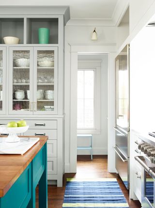 How to paint kitchen cabinets with Benjamin Moore gloss paint in bright tale and pale gray.