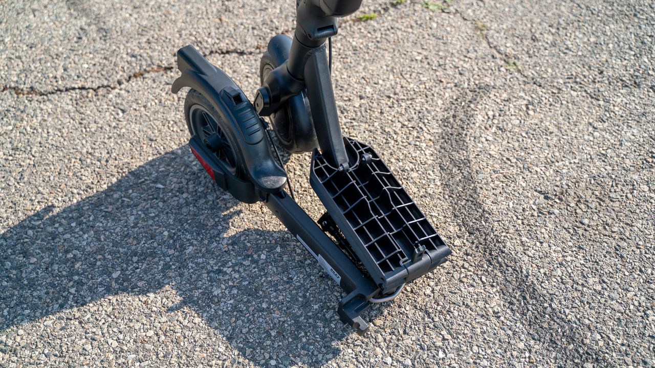 Riley Scooters RS3 outdoors in Los Angleles