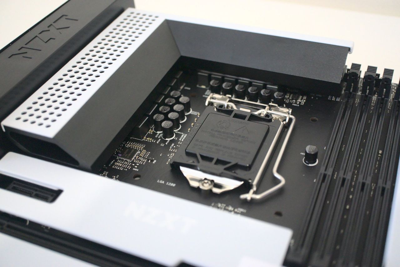 NZXT N7 Z490