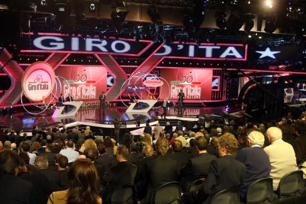 No, it's not a TV-talent show, it's the 2010 Giro d'Italia presentation in Milan.