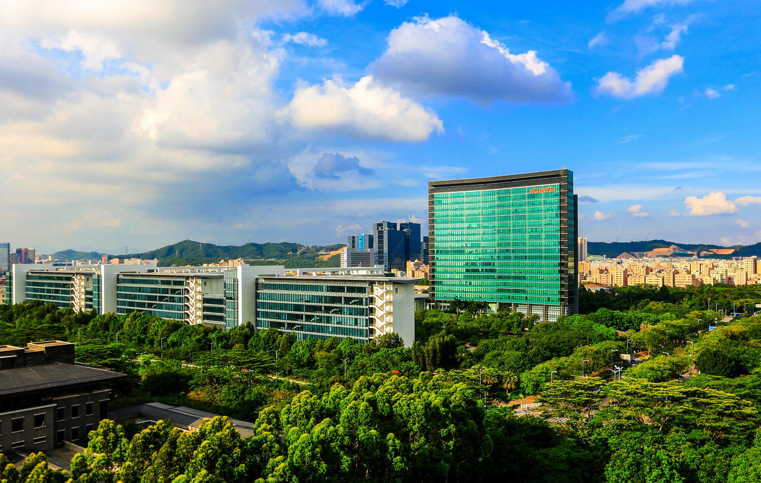 Qualcomm Pays Huawei for 5G and AI Patents in Historic 25-Year Reversal