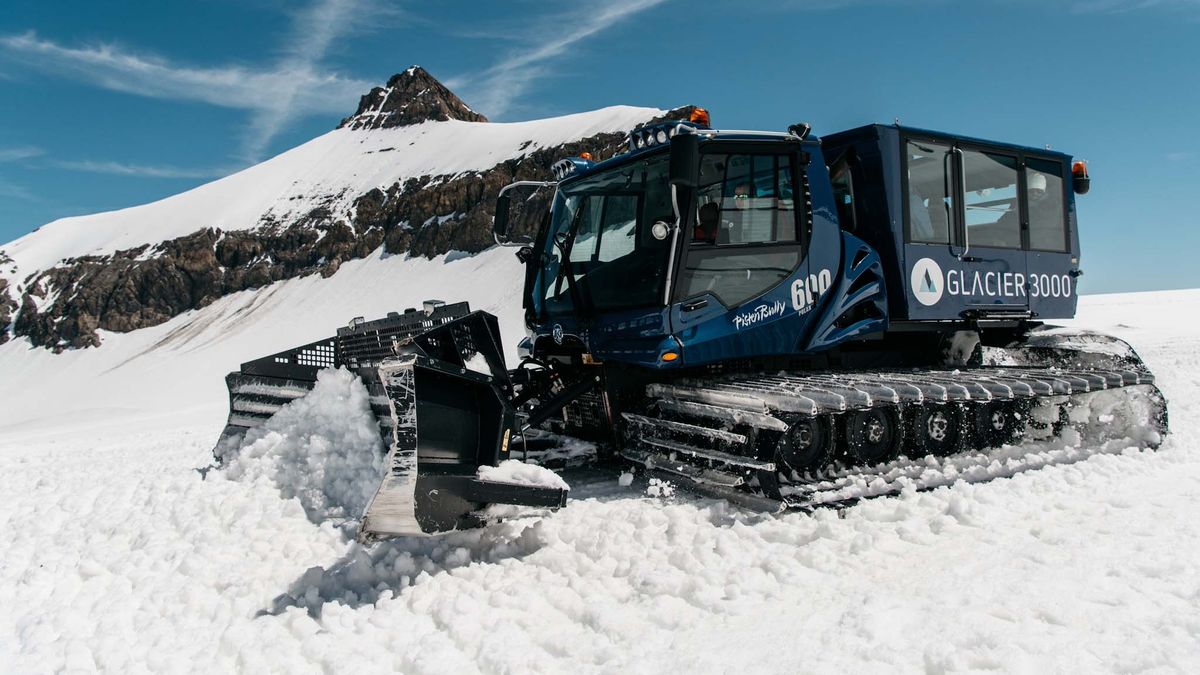 Glacier 3000 snow groomer