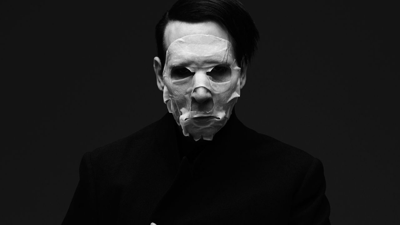 Killing strangers. Marilyn Manson pale Emperor. Marilyn Manson 2015 the pale Emperor. Мэрилин мэнсон Deep Six. Серлие меносн.