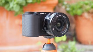 Sony ZV-E10 vs A6400 - The 10 main differences - Mirrorless Comparison