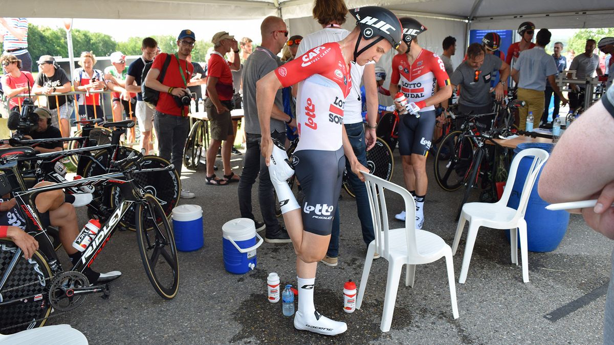 More stretching, this time from Tim Wellens at the start
