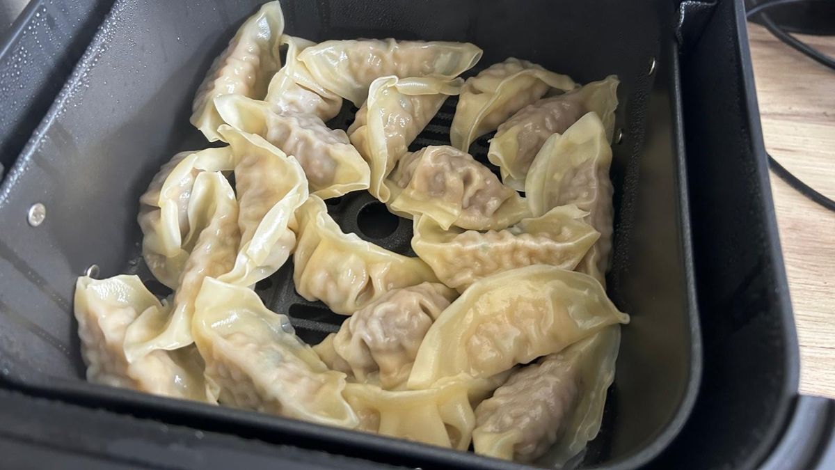 Dumplings coking inside Philips 5000 Series Dual Basket Steam Air Fryer