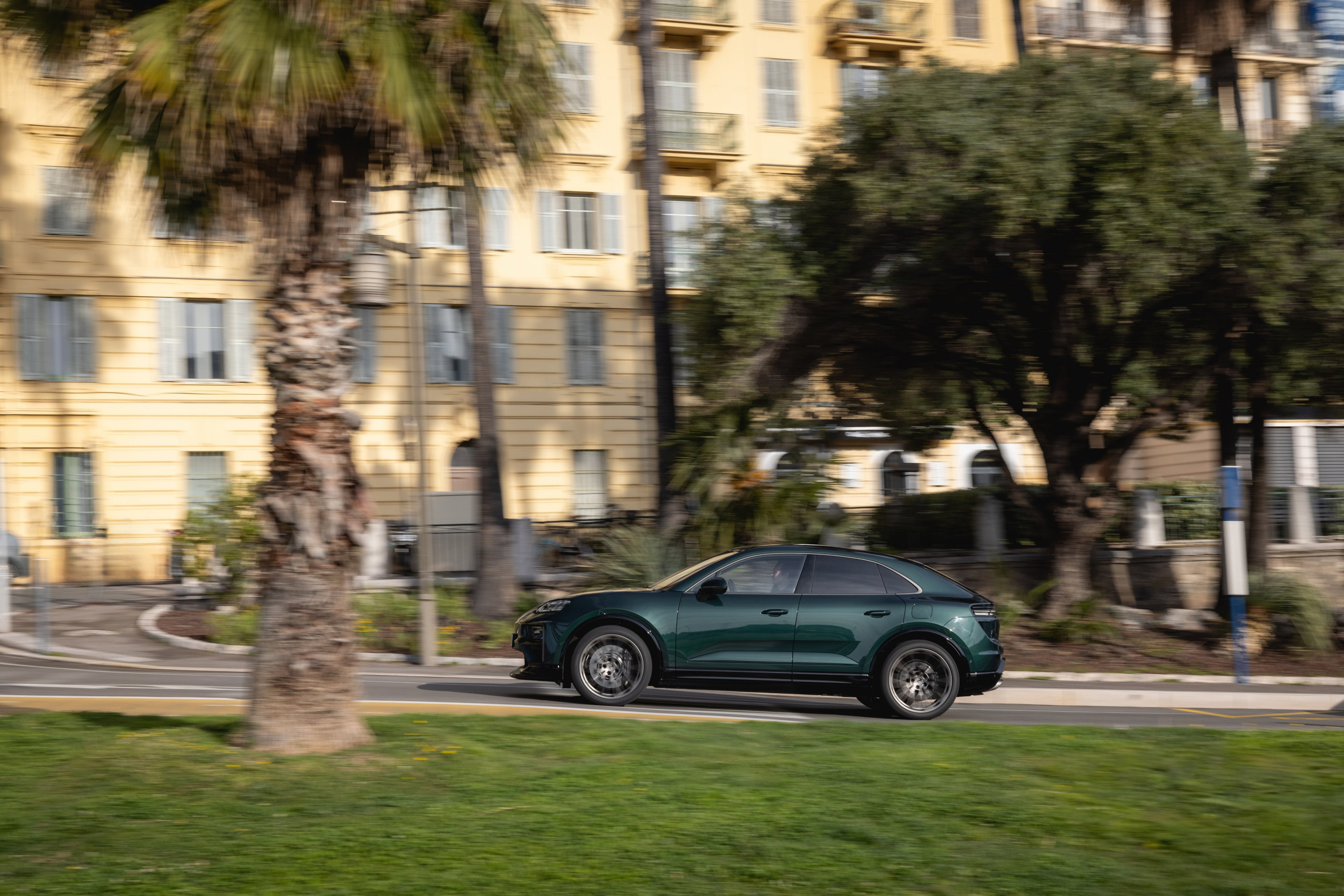 Porsche Macan Turbo EV