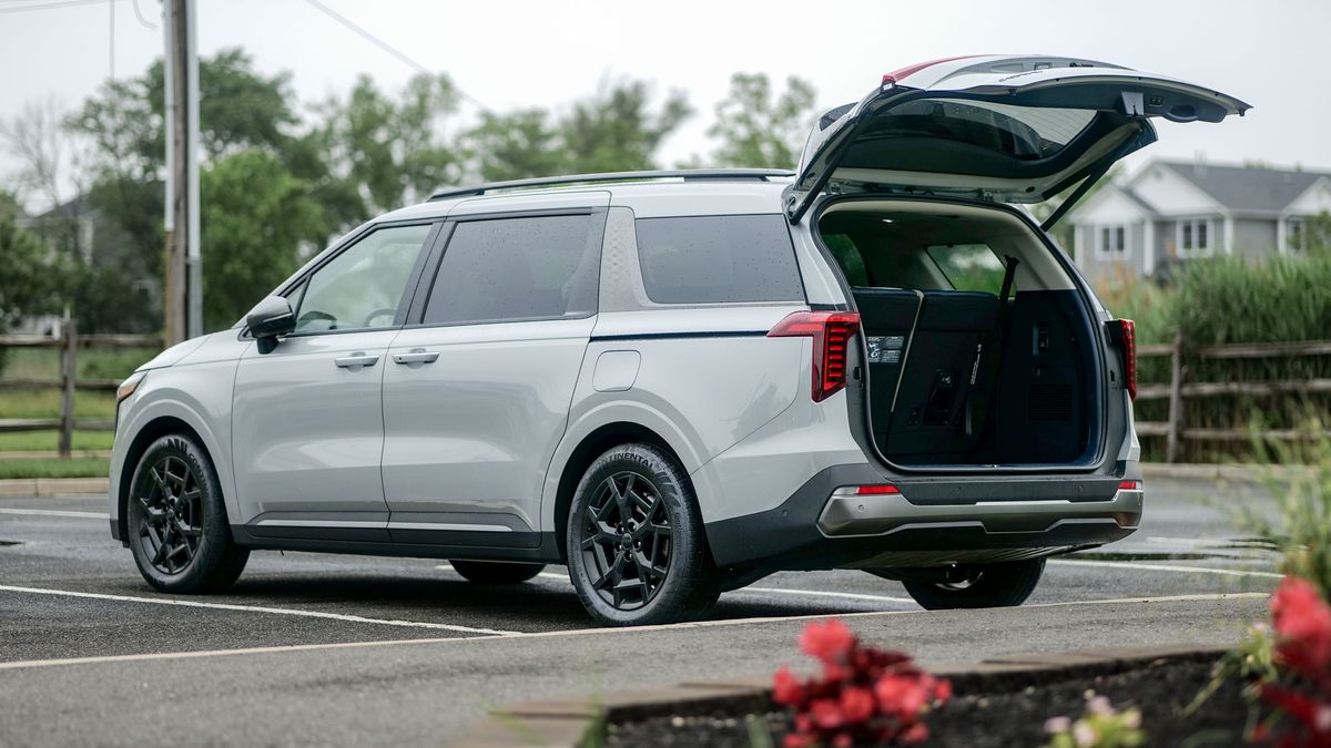 2025 Kia Carnival Hybrid SX Prestige test drive.