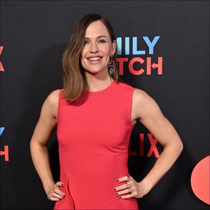 Jennifer Garner posted a 'Valentine's Day' movie scene she shard with Taylor Swift to remind the pop star that she "is hilarious."