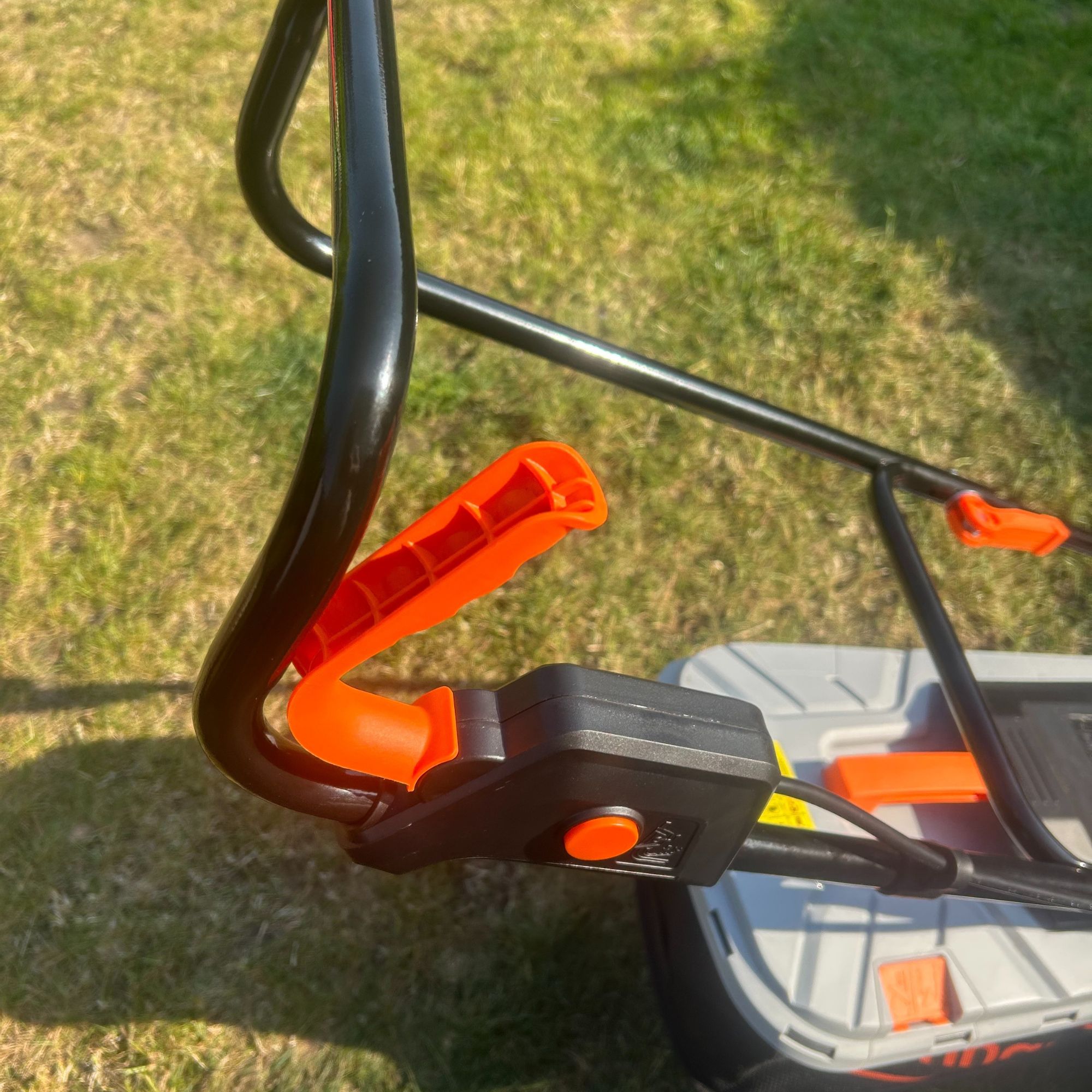 Vonhaus Cordless Lawn Mower 40V - operation button and trigger