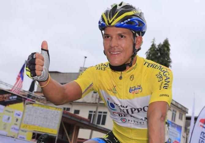 Julian Moreno Arredondo (Nippo - De Rosa) survived his first day in the race lead