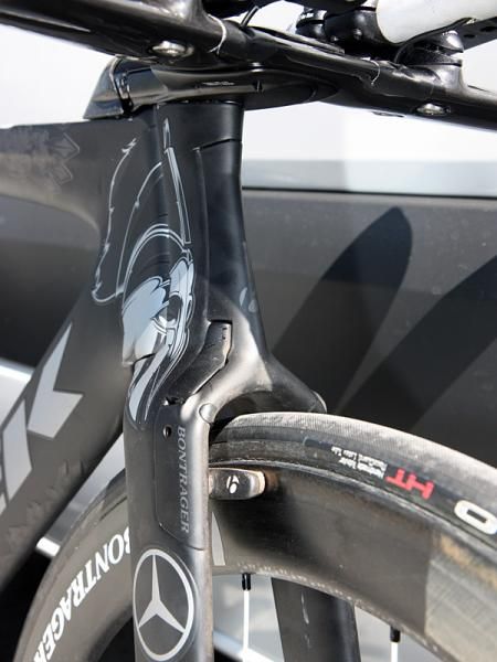 The center pull front brake is neatly hidden away inside the fork.
