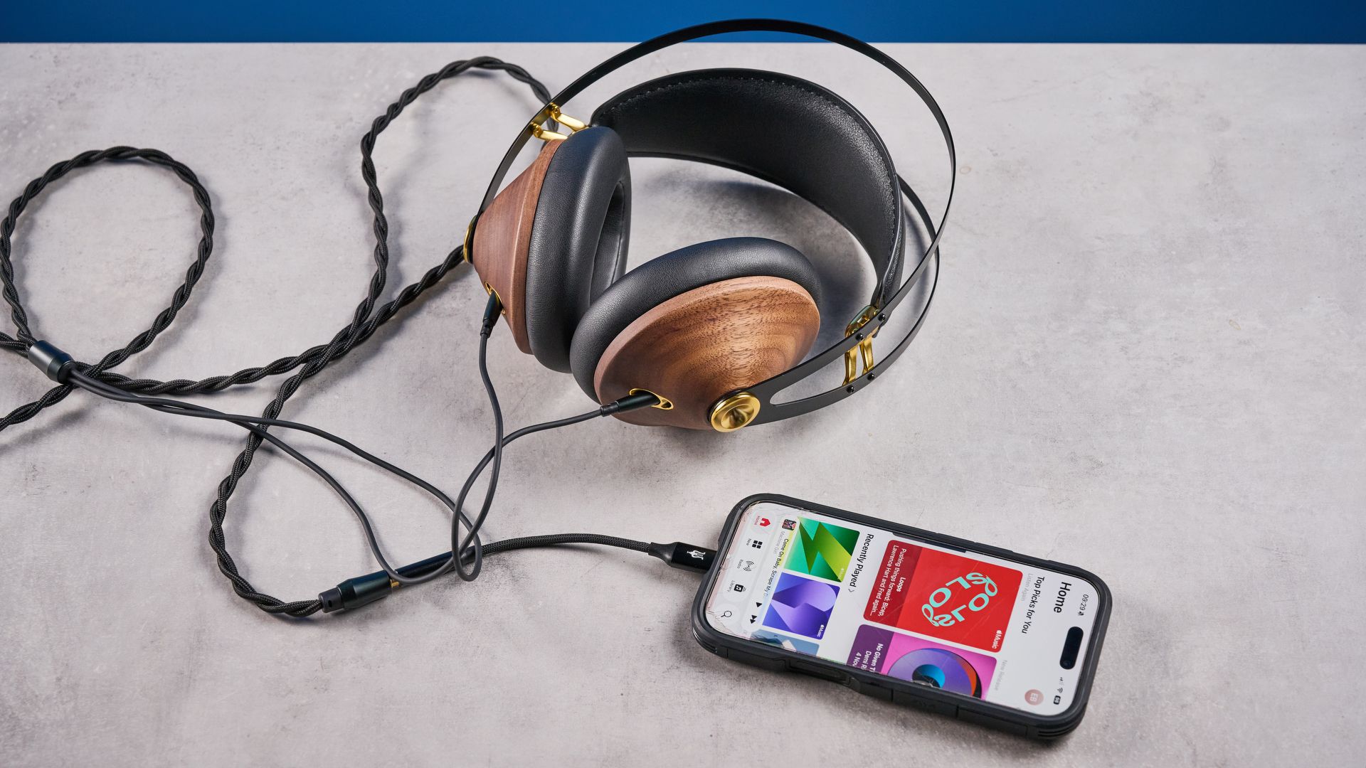 من به مدت 2 هفته از Apple Music استفاده کردم و بلافاصله برنامه Spotify را حذف کردم. من دیگر هرگز برنمی گردم