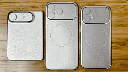 iPhone Fold dummy unit.