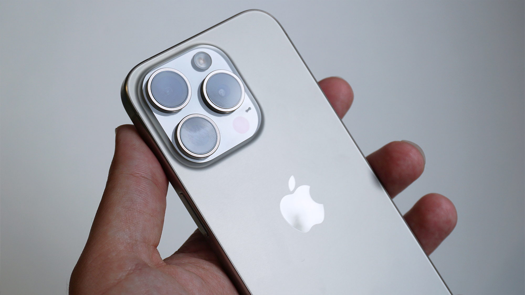 Обзор iPhone 15 Pro — портативная угловая камера сзади