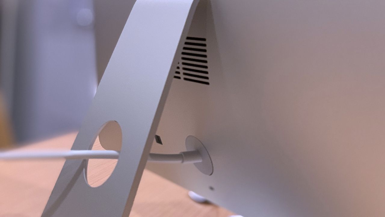 Apple iMac 21.5-inch (2019) back