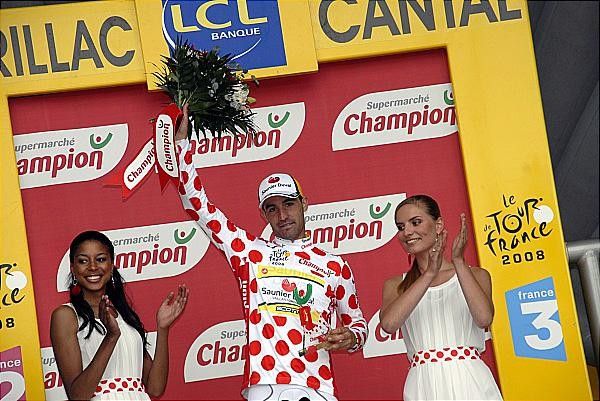 David De La Fuente (Saunier Duval - Scott) took over the polka dot jersey of mountains leader.