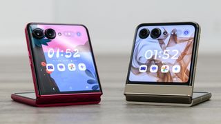 Motorola Razr (2024) vs Razr Plus (2024).