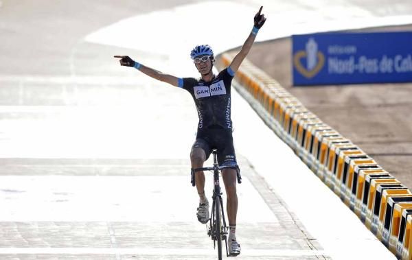 Paris-Roubaix: Johan Vansummeren (Garmin-Cervelo) can't hide his delight in the velodrome.
