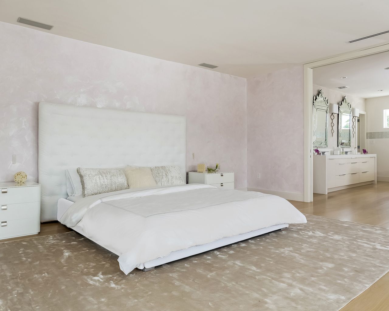 Shakira's house: the former Miami mansion is a minimalist masterpiece
