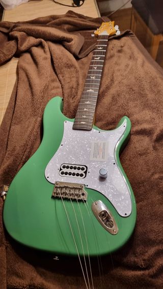 The ’John DeLonge’ – a modded PRS SE Silver Sky and Fender Tom DeLonge Strat