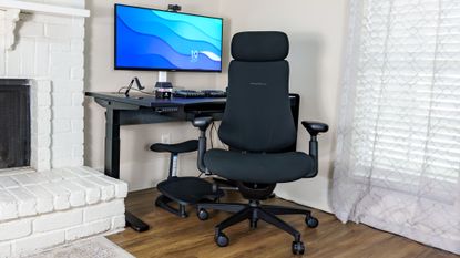 The LiberNovo Omni SE office chair in front of a desk