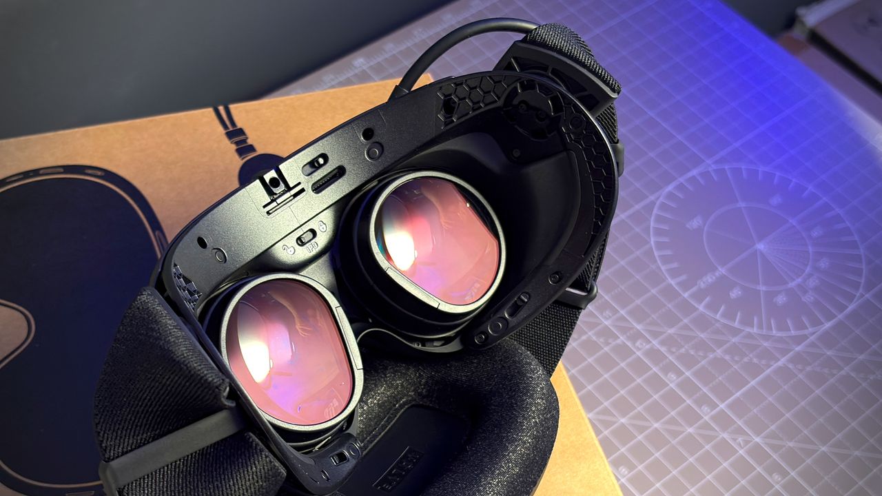 The Steam Frame's pancake lenses on display.