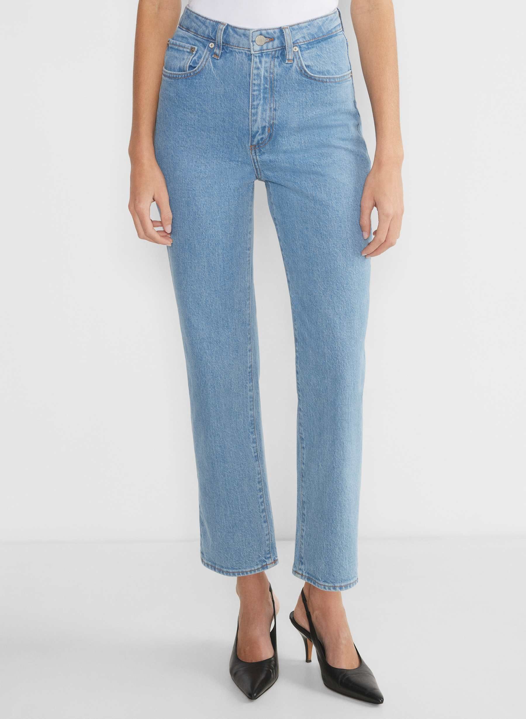 aritzia,