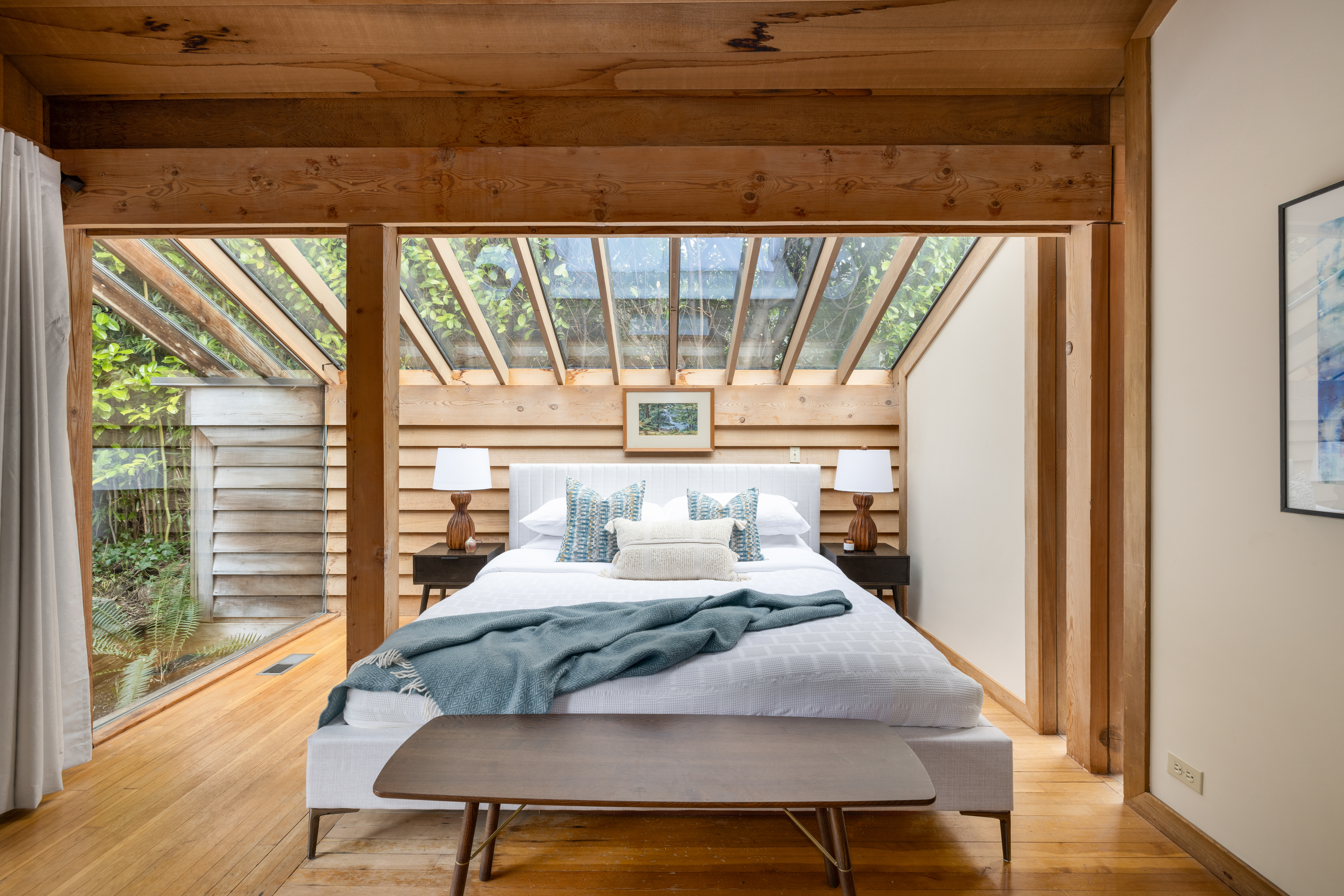 M&amp;uuml;dry House, a modernist timber residence in West Vancouver