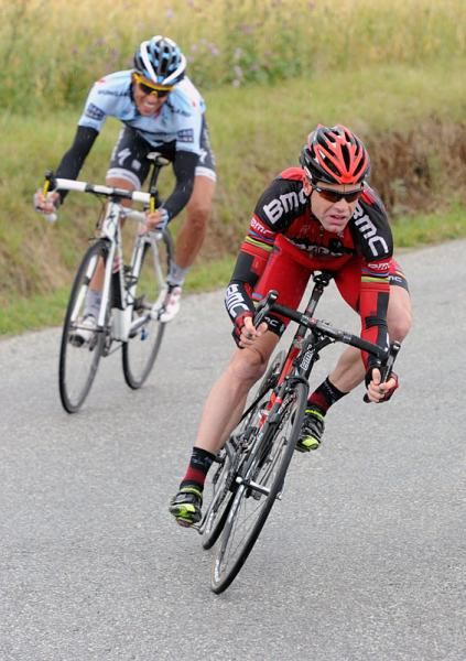 Cadel Evans and Alberto Contador fly down the tricky descent to Gap.