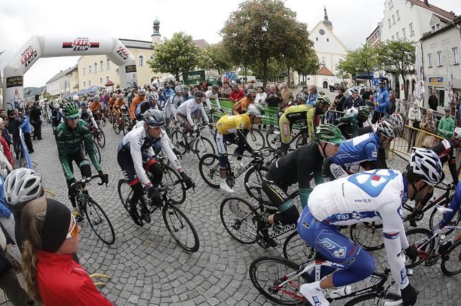 Riders head out for stage 3 in Germany