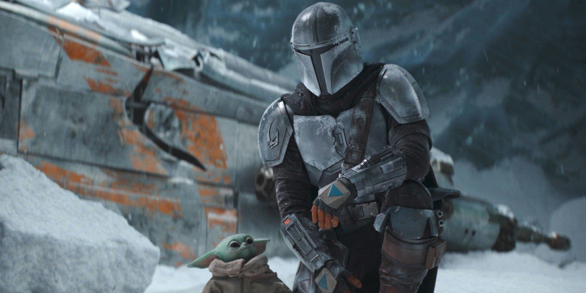 Din Djarin (Pedro Pascal) and Grogu survey the land on The Mandalorian (2020)