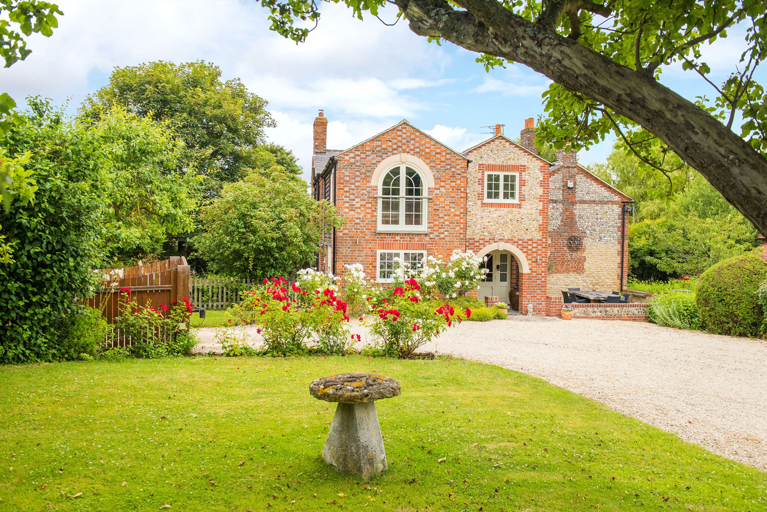 A wonderful home in the Chilterns which has had just five owners in 220 ...