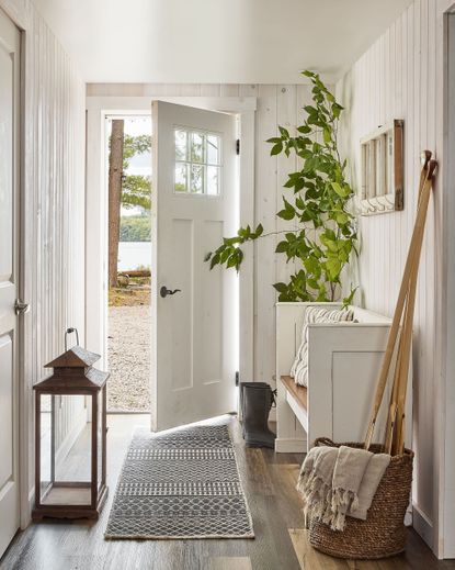 How do you make a small entryway look bigger? | Livingetc