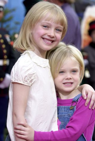 child actors Dakota Fanning and sister Elle Fanning